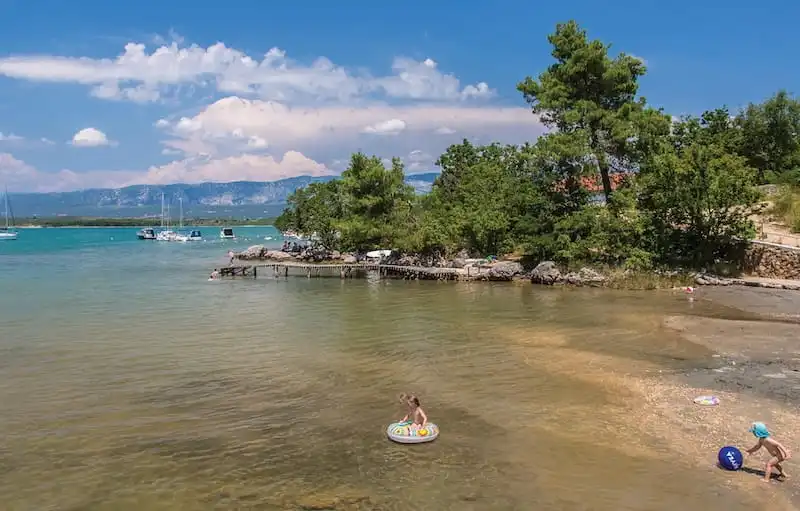Krk-Sandstrand Komoriška